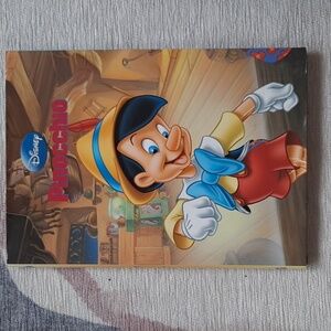 Hardcover book. Pinocchio. Disney 2012